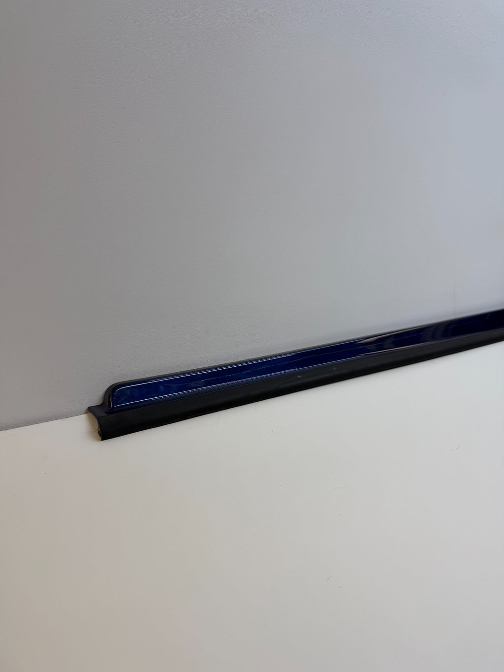 2012-25 Model S Passenger Rocker Skirt Molding Scuff Panel Right RH 1012217-00-F