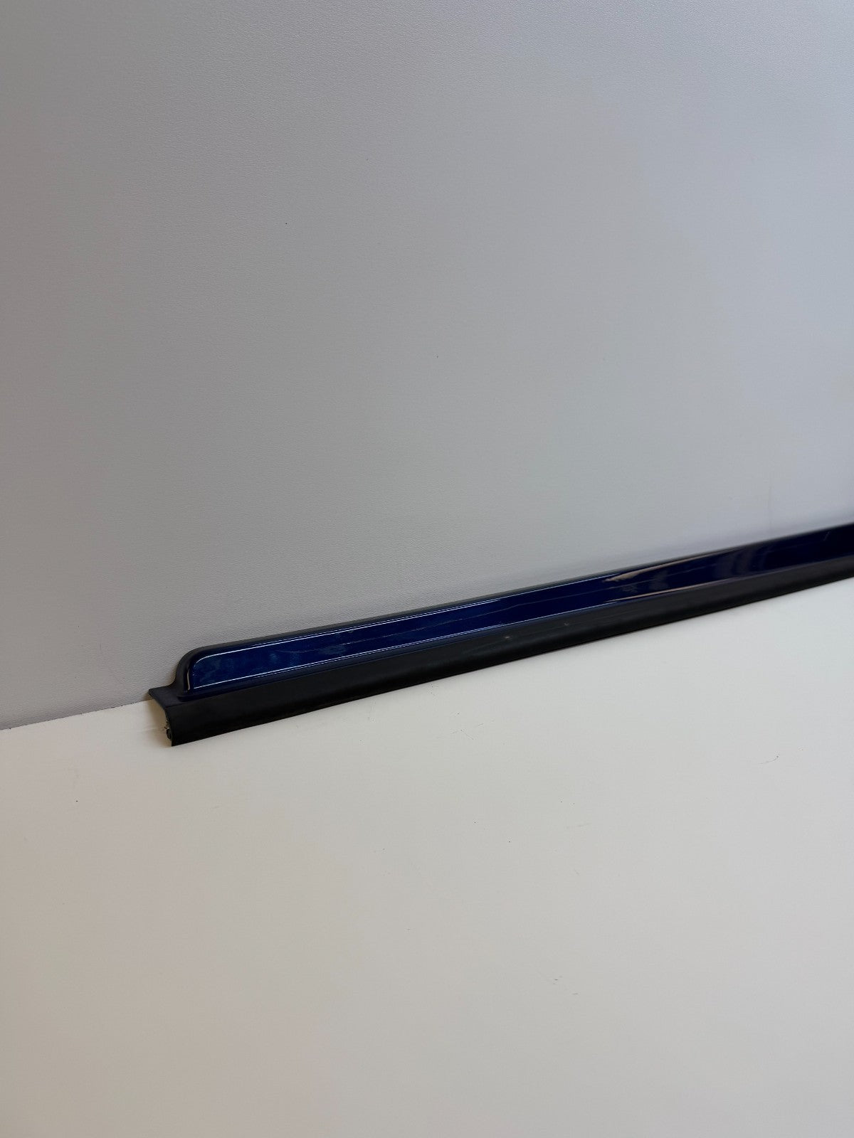 2012-25 Model S Passenger Rocker Skirt Molding Scuff Panel Right RH 1012217-00-F