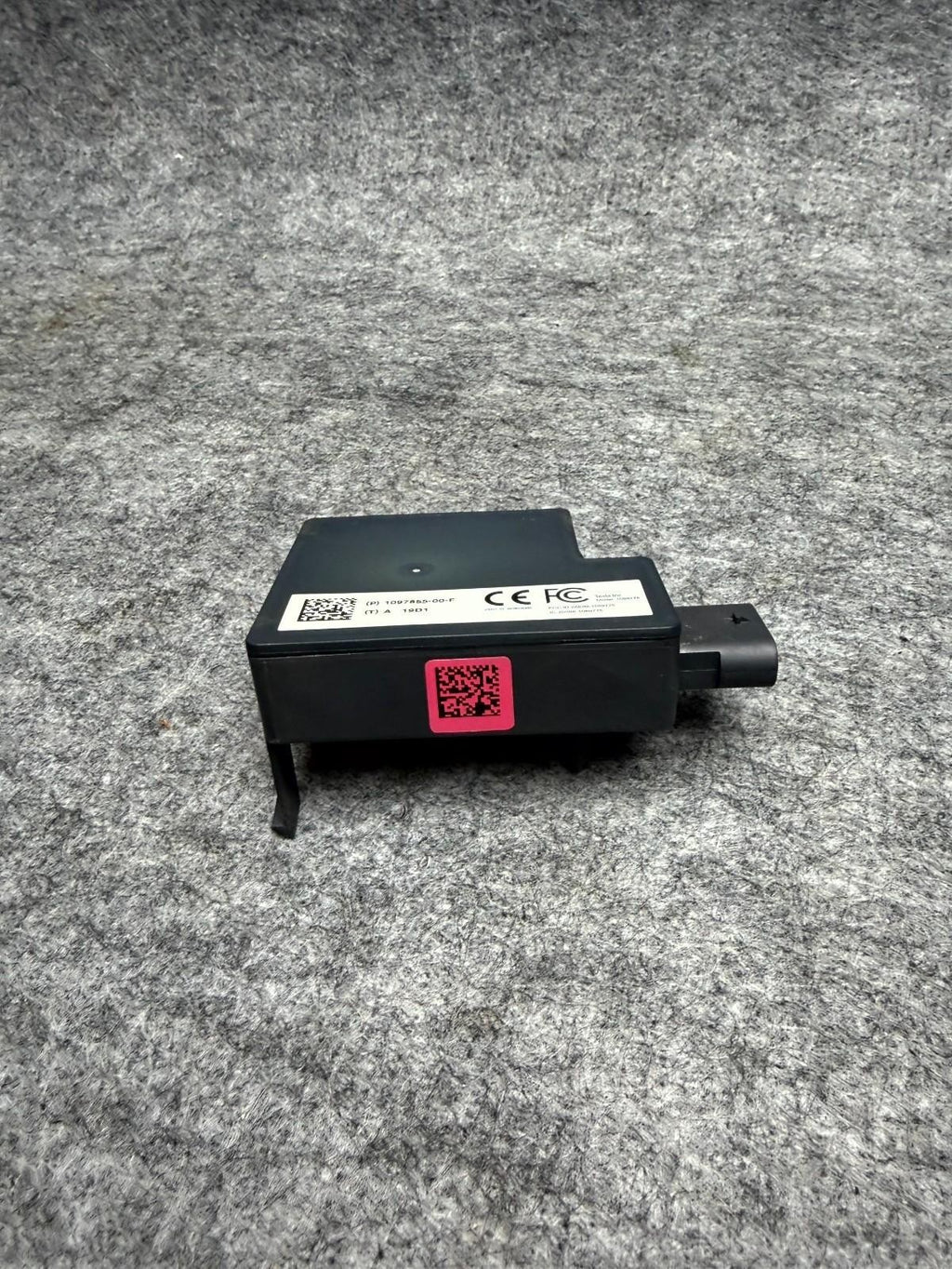 ♦️2017 - 2023 TESLA MODEL 3 REAR BUMPER BODY CONTROL MODULE OEM, 1097855-00-H
