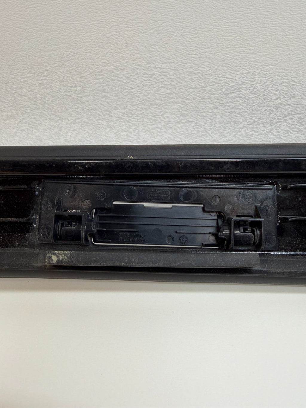 2016-2020 TESLA MODEL S ROOF APPLIQUE MOLDING LEFT 607000132
