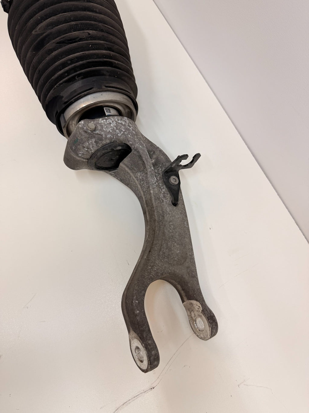 2016-2020 Tesla Model S Front Right Air Suspension Shock Strut 1067361-25-C