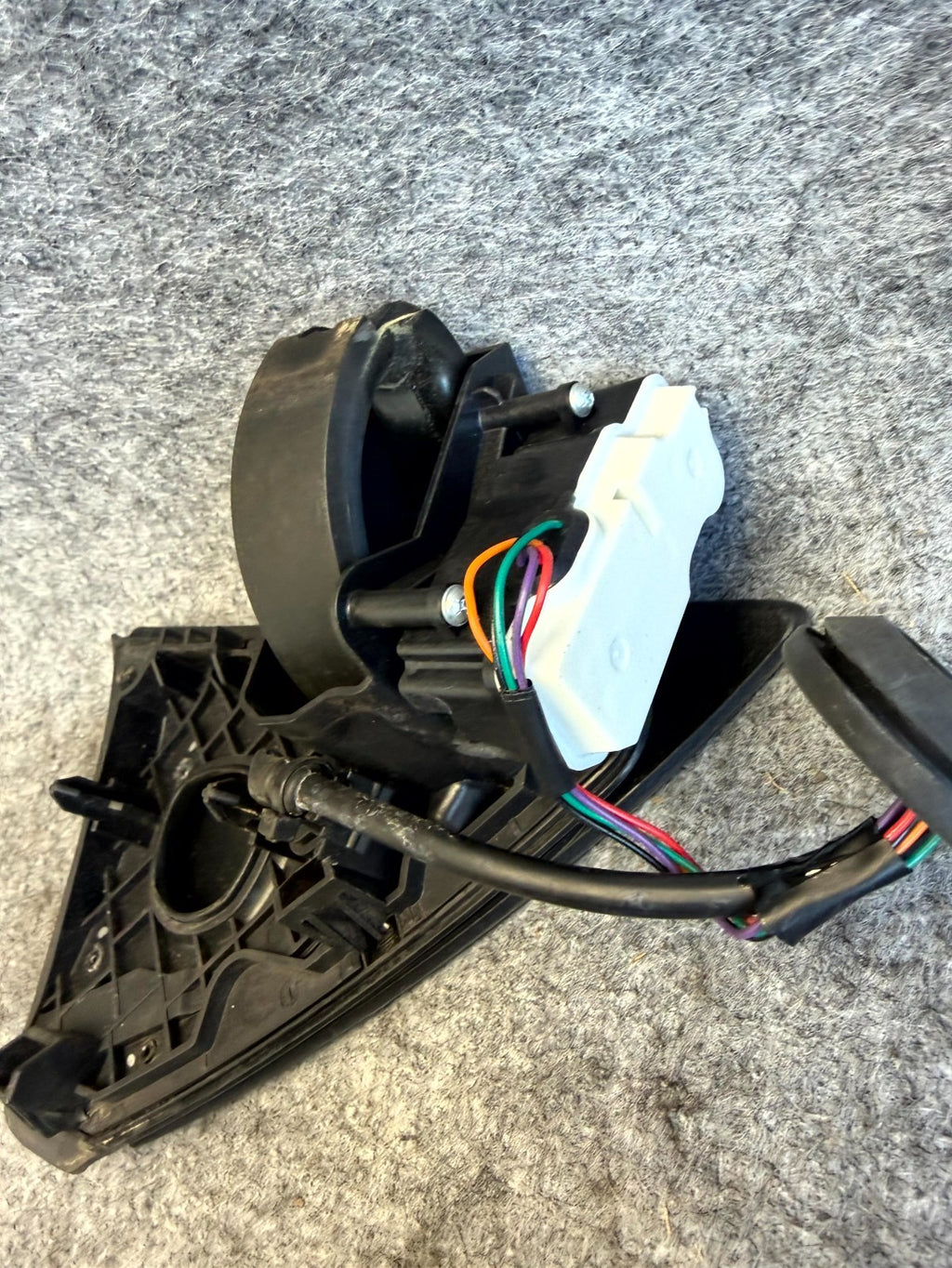 ♦️17–23 TESLA MODEL 3 REAR LEFT CHARGE CHARGING PORT REFLECTOR OEM, 1099953-00-E