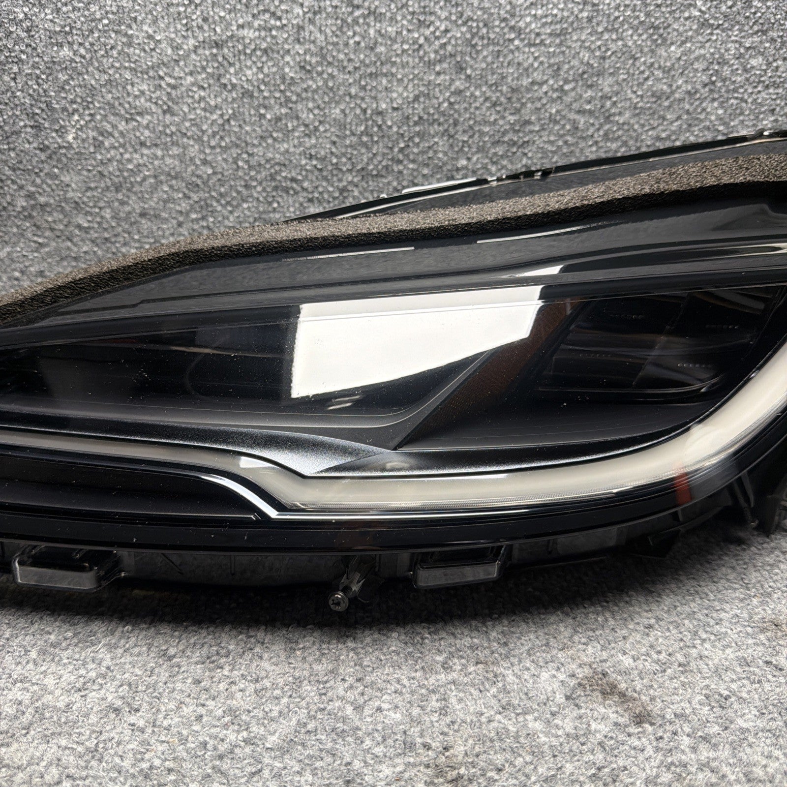 2024-2025 TESLA MODEL 3 HEADLIGHT OEM LEFT LH DRIVER SIDE LED 1694086-00-G