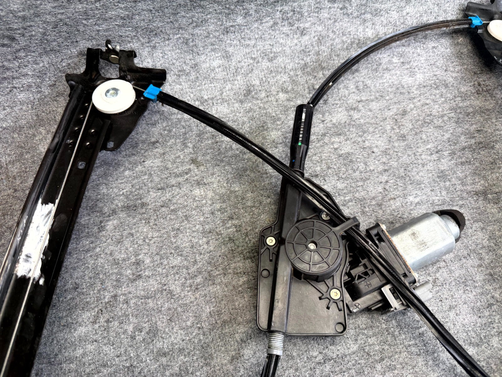 ♦️12-20 TESLA MODEL S FRONT LEFT SIDE DOOR WINDOW REGULATOR MOTOR OEM, 600655100