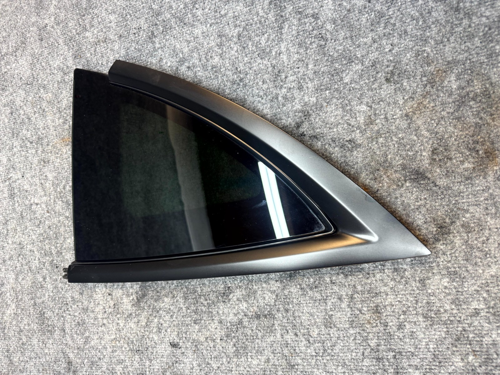2020 - 2024 TESLA MODEL Y RIGHT REAR SIDE QUARTER WINDOW GLASS OEM, 1495741-00-J