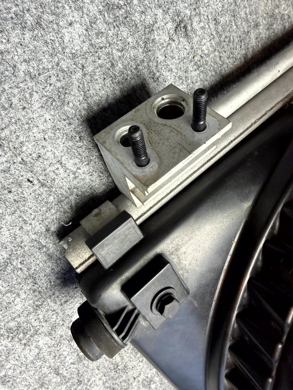 ♦️2012-2020 TESLA MODEL S RIGHT COOLING FAN SHROUD W/ CONDENCER OEM 6008357-00-F