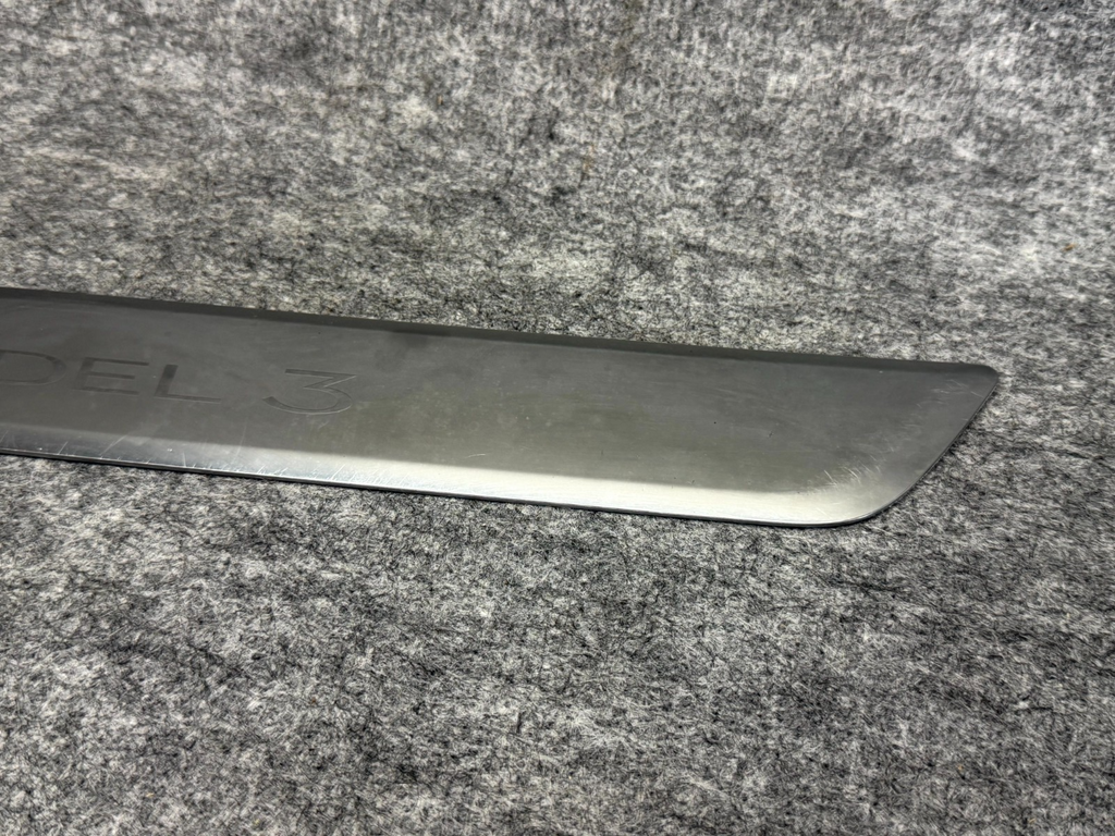 ♦️2017–2023 TESLA MODEL 3 FRONT DOOR SILL SCUFF PLATE TRIM OEM, 1504763-00-A