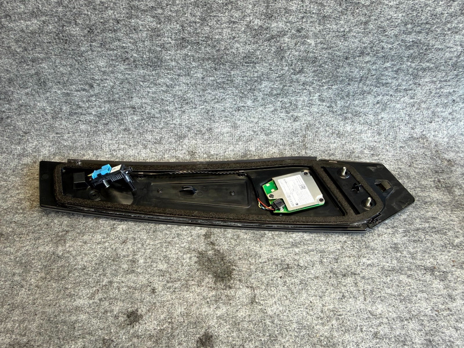 ♦️2017-2023 TESLA MODEL 3 RIGHT SIDE B PILLAR MOLDING W/ CAMERA OEM, 110925500J
