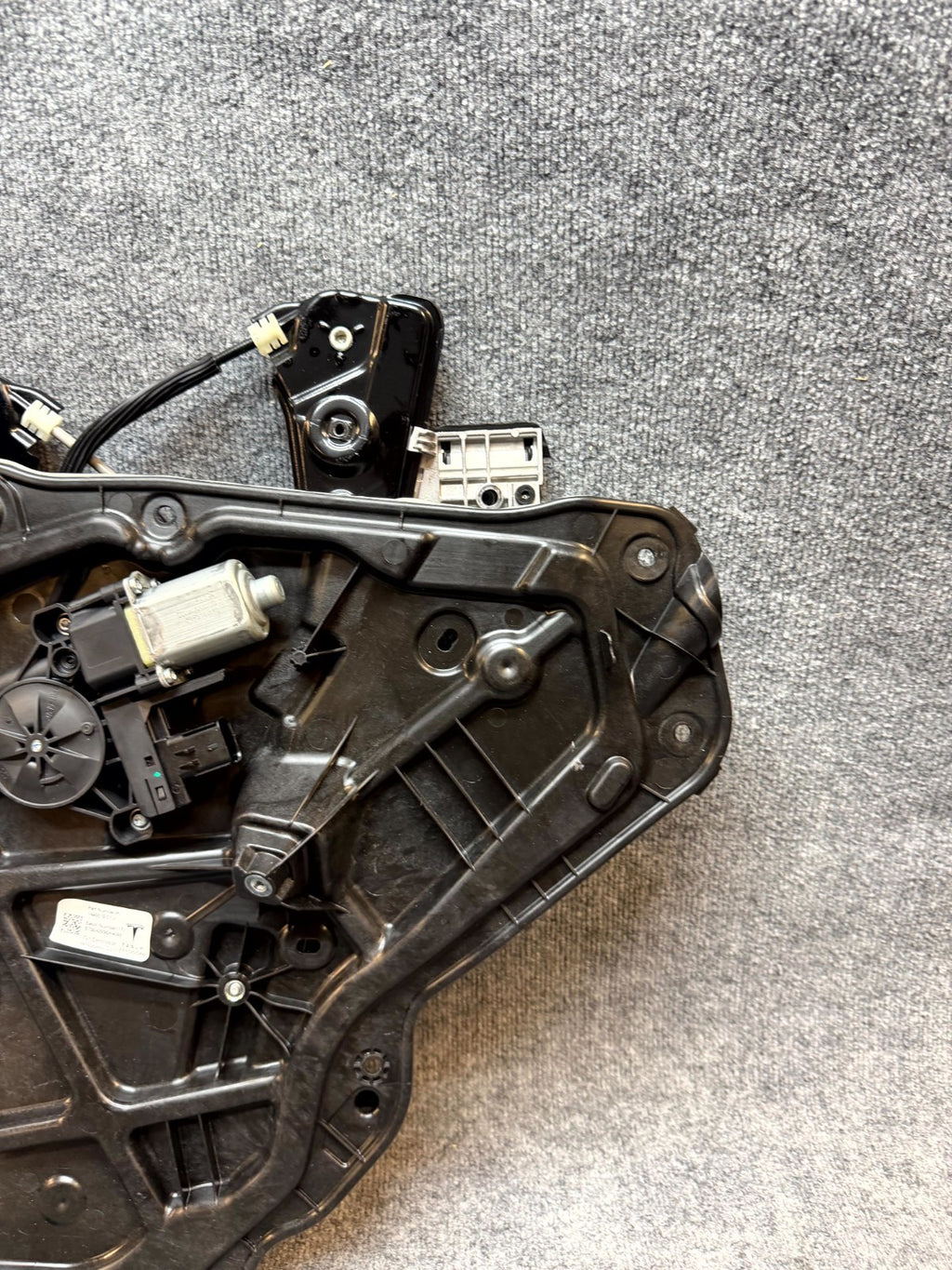 2020-2024 TESLA MODEL Y REAR RIGHT DOOR WINDOW REGULATOR & MOTOR OEM, 149551301J