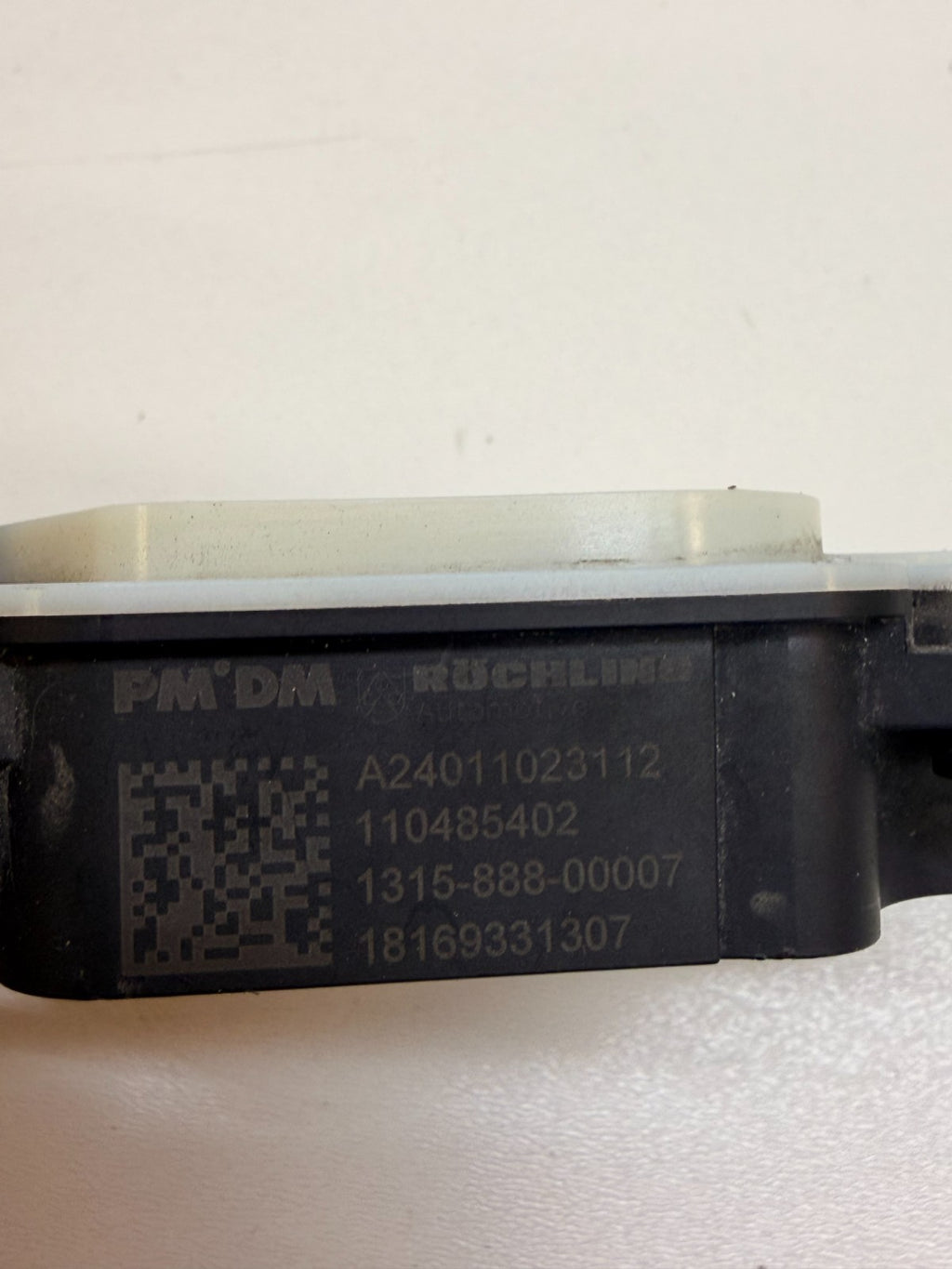 2012-20 TESLA MODEL S FRONT BUMPER GRILLE VENT SHUTTER MOTOR ACTUATOR 110485402