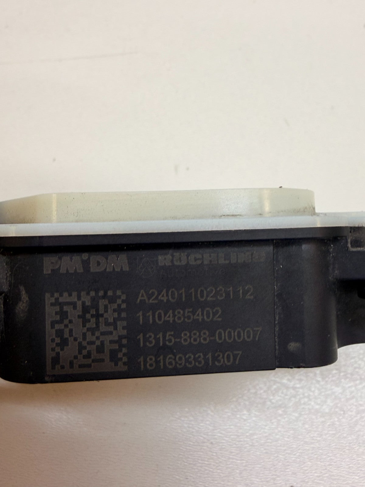 2012-20 TESLA MODEL S FRONT BUMPER GRILLE VENT SHUTTER MOTOR ACTUATOR 110485402