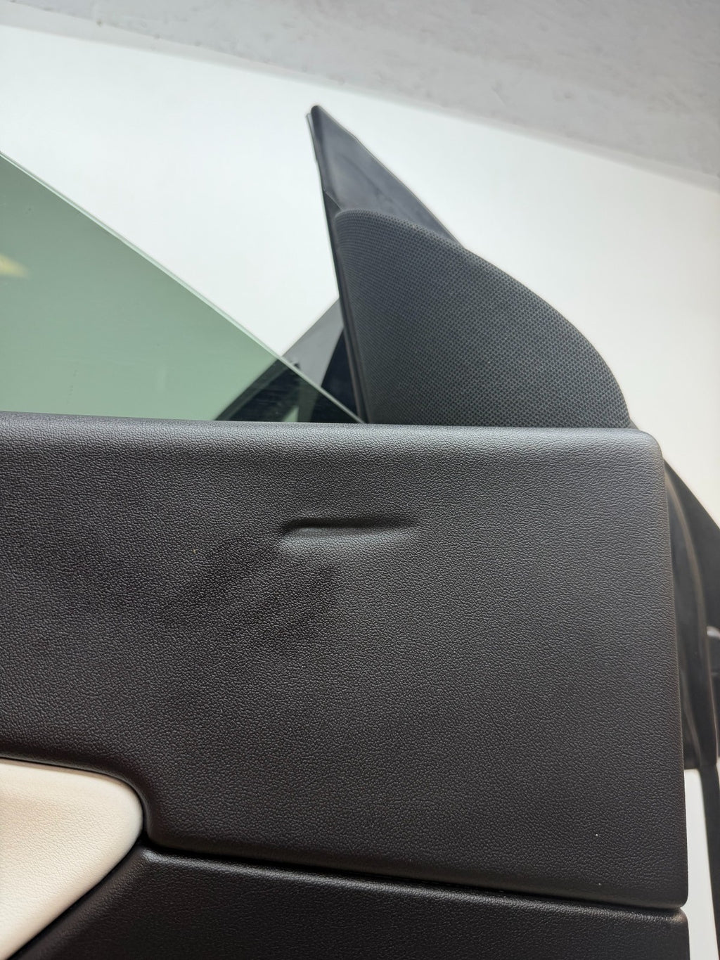 2012-2020 Tesla Model Y Fornt Left Driver Side Complete Door Assembly