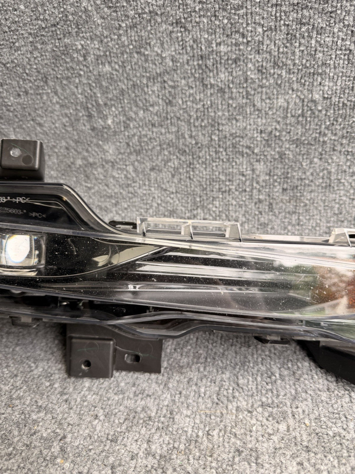 2020-2025 TESLA MODEL 3-Y FOG LIGHT RIGHT 3 PIN 1507931-00-C OEM
