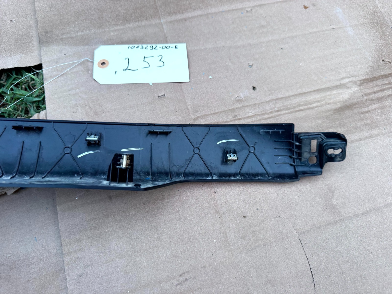 16-20 Tesla Model X Rear Left Side C Pillar Middle Trim Cover OEM, 107329200E