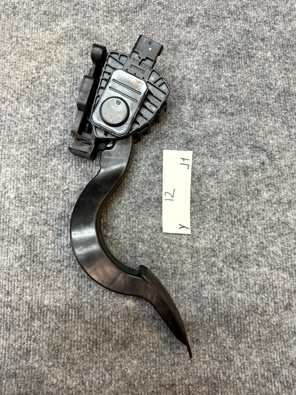 2020 - 2024 TESLA MODEL Y GAS PEDAL ACCELERATOR THROTTLE SENSOR OEM 1188695-00-A