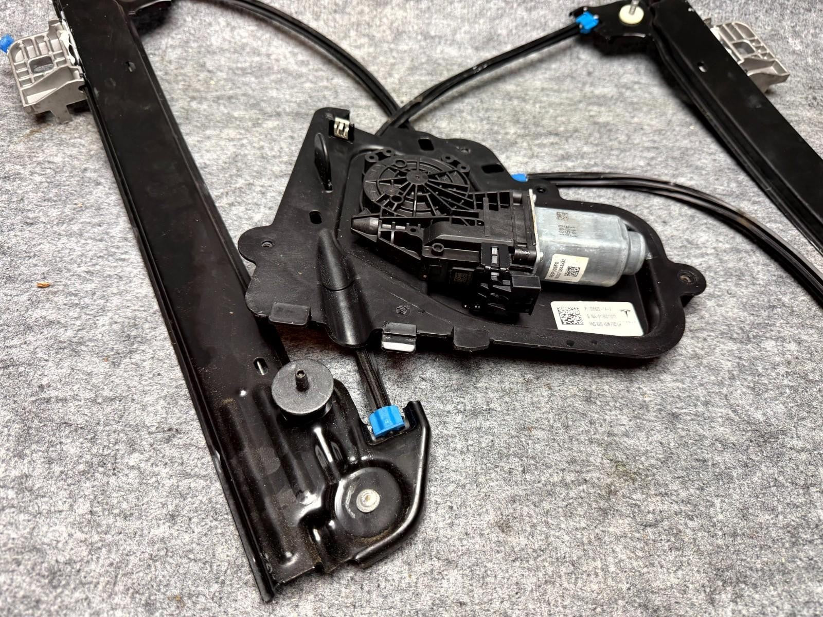 ♦️2017-2023 TESLA MODEL 3 FRONT LEFT WINDOW REGULATOR W/ MOTOR OEM, 1096620-14-J