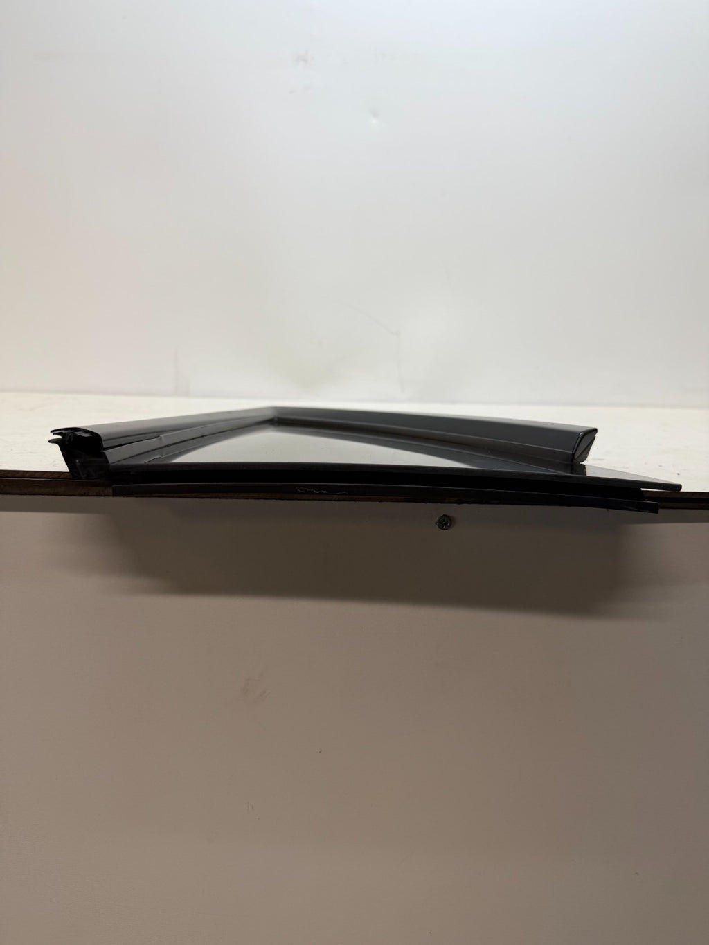 2016 – 2020 TESLA MODEL Y REAR LEFT SIDE QUARTER WINDOW GLASS 1495740-00-H
