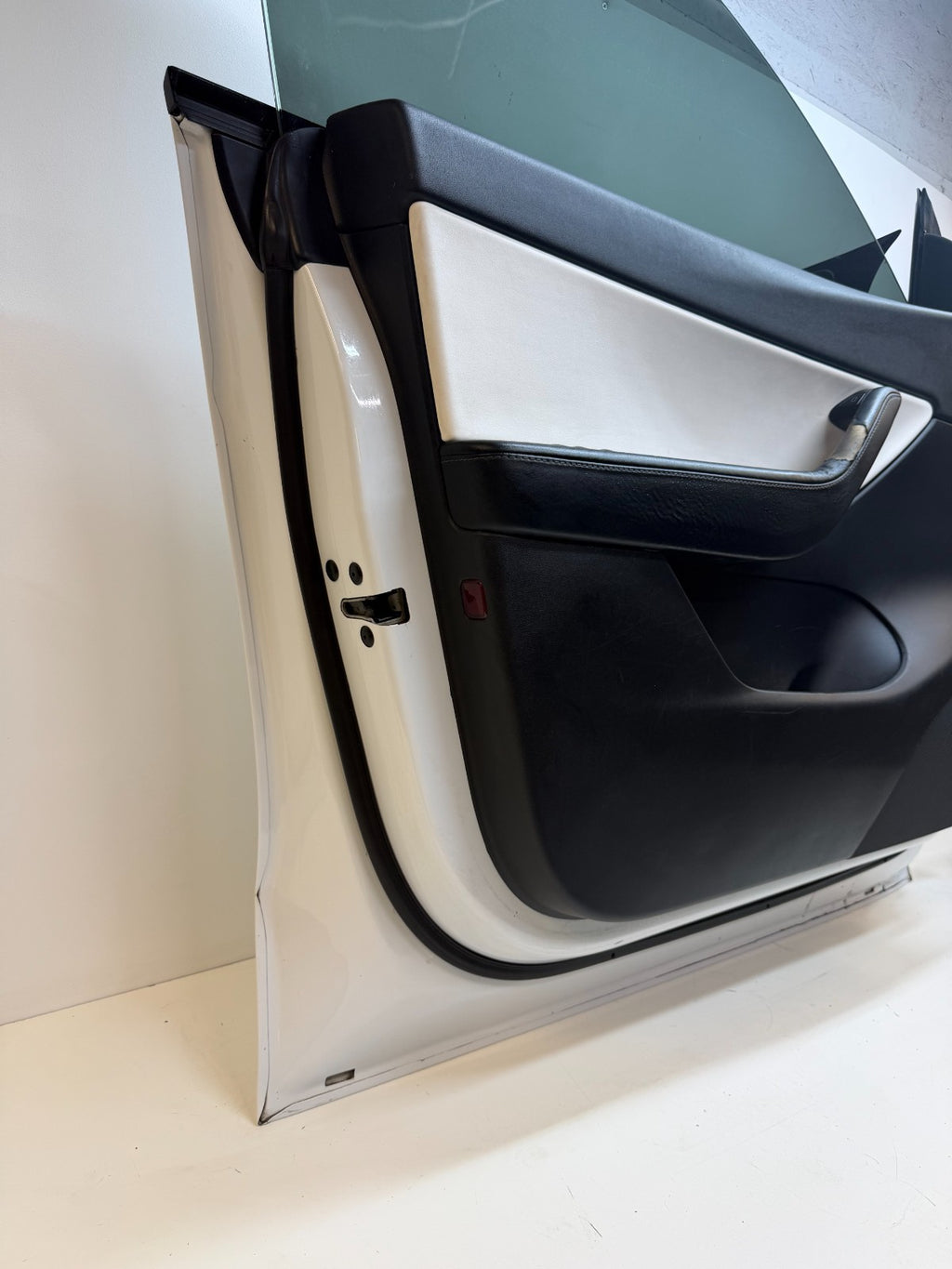 2012-2020 Tesla Model Y Fornt Left Driver Side Complete Door Assembly