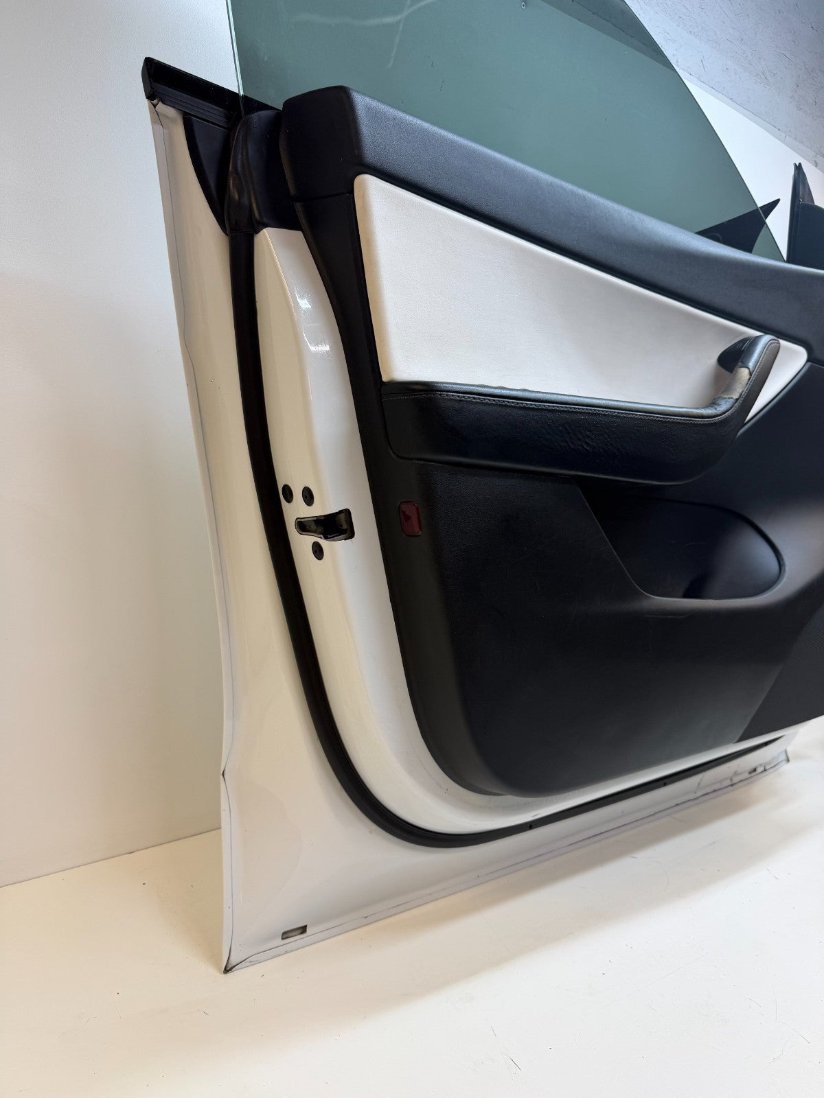 2012-2020 Tesla Model Y Fornt Left Driver Side Complete Door Assembly