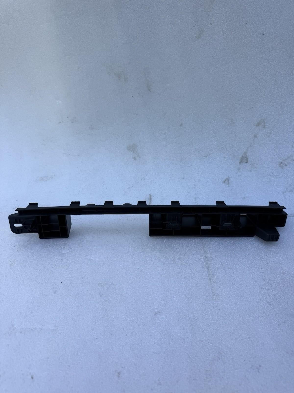 ♦️16 - 20 TESLA MODEL X REAR RIGHT SIDE DOOR LATCH LOWER BRACKET OEM, 105372600B
