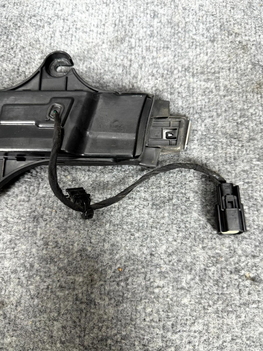 16-20 Tesla Model X Front Right Side Exterior Door Handle OEM, 1035419-00-E