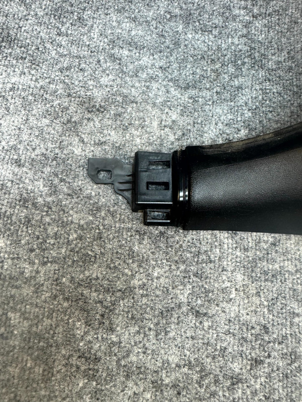 20-24 TESLA MODEL Y RIGHT SIDE B-PILLAR LOWER COVER TRIM PANEL OEM, 1494624-00-F