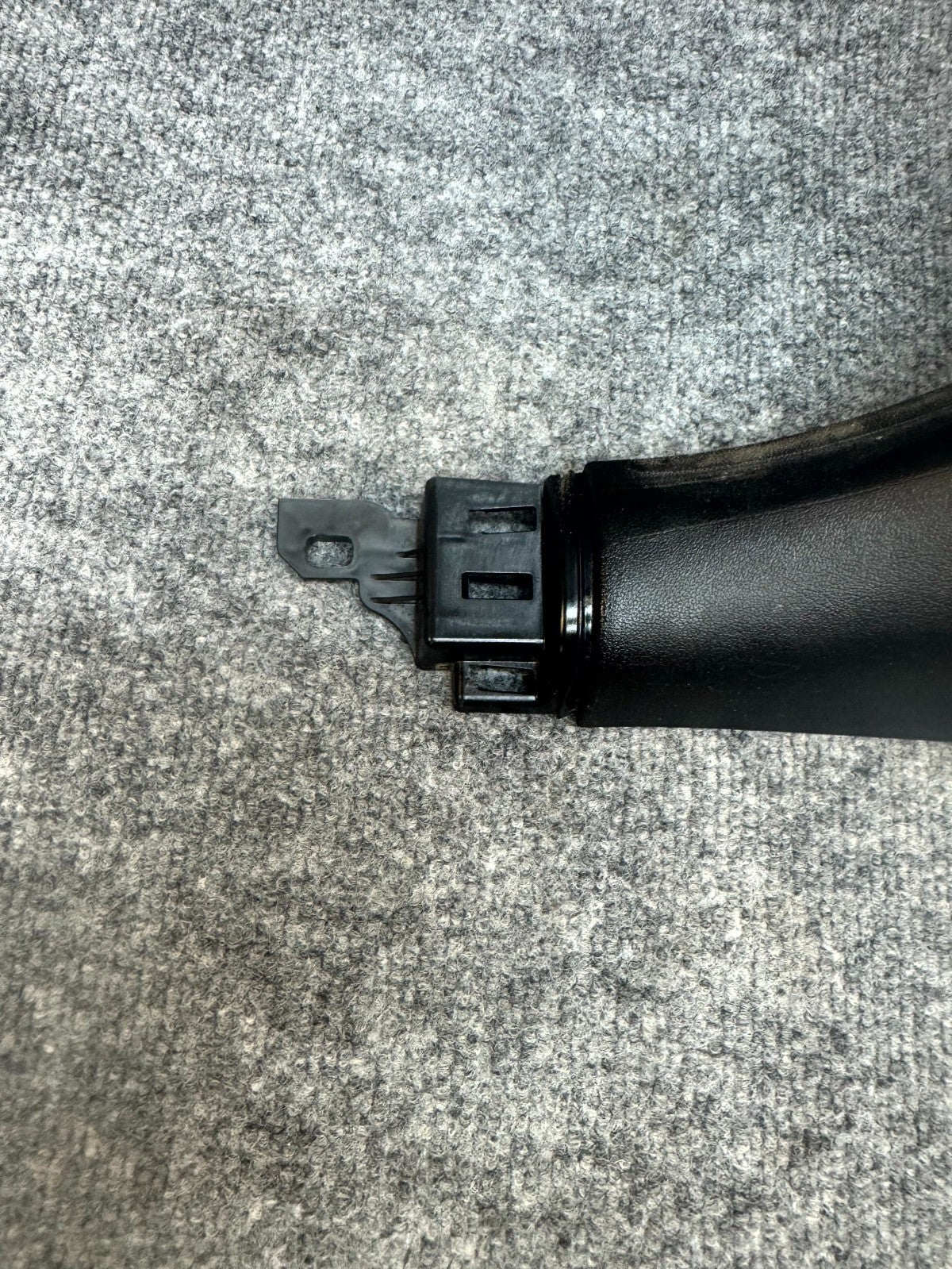 20-24 TESLA MODEL Y RIGHT SIDE B-PILLAR LOWER COVER TRIM PANEL OEM, 1494624-00-F