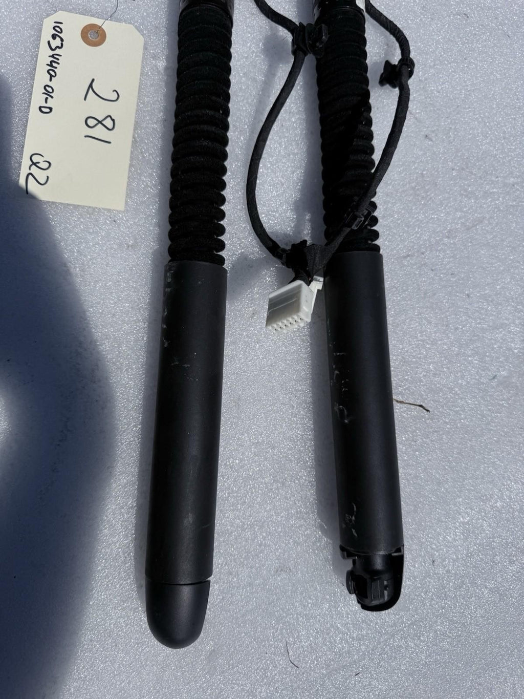♦️16-23 TESLA MODEL X REAR RIGHT DOOR TRUNK LIFTGATE SHOCK SET OEM, 1063440-01-D