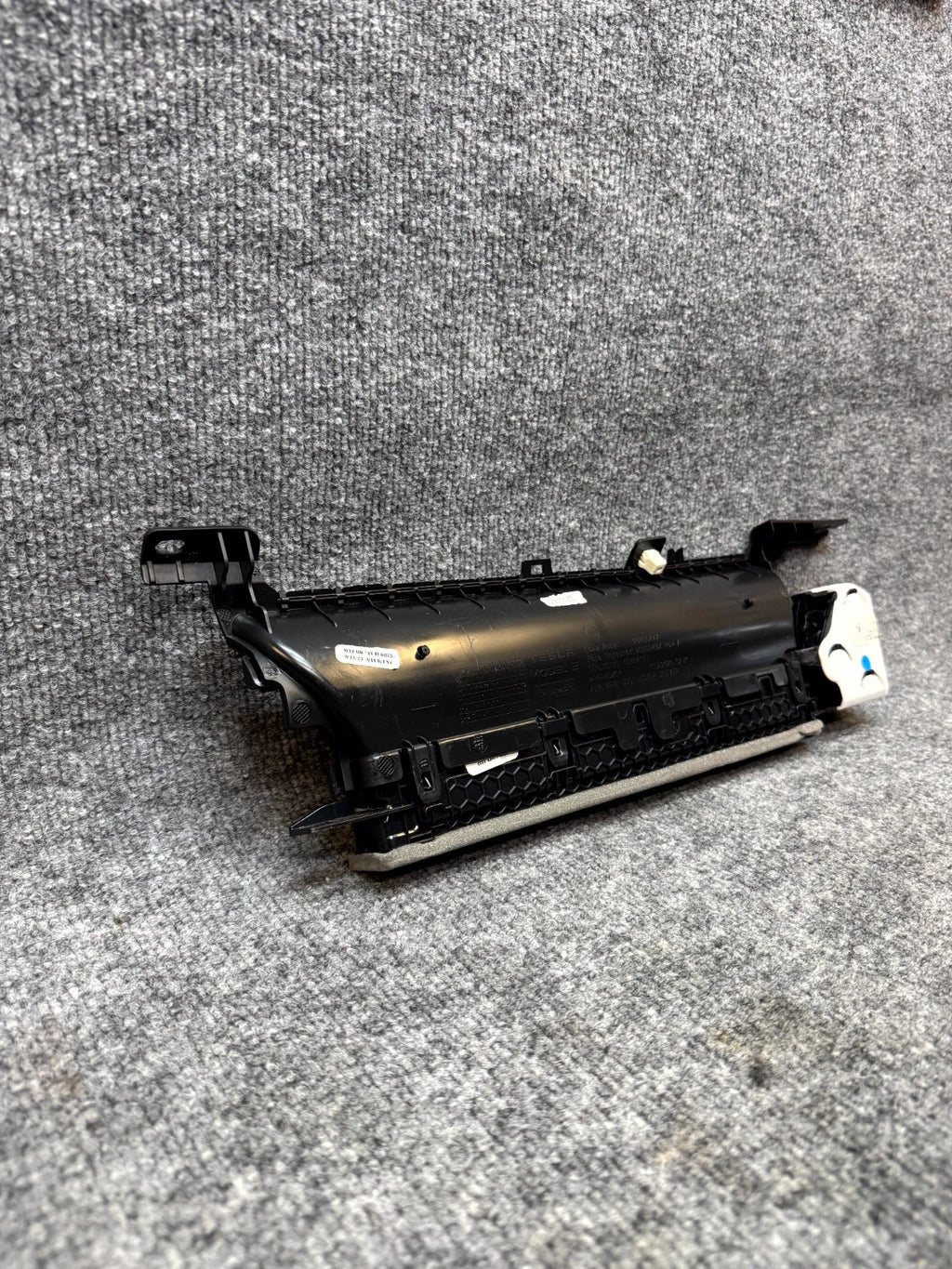 2017–2023 TESLA MODEL 3 FRONT LEFT AIR VENT GRILLE COVER TRIM OEM, 1083320-00-G