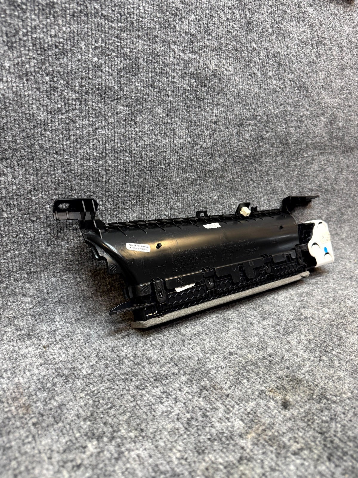 2017–2023 TESLA MODEL 3 FRONT LEFT AIR VENT GRILLE COVER TRIM OEM, 1083320-00-G