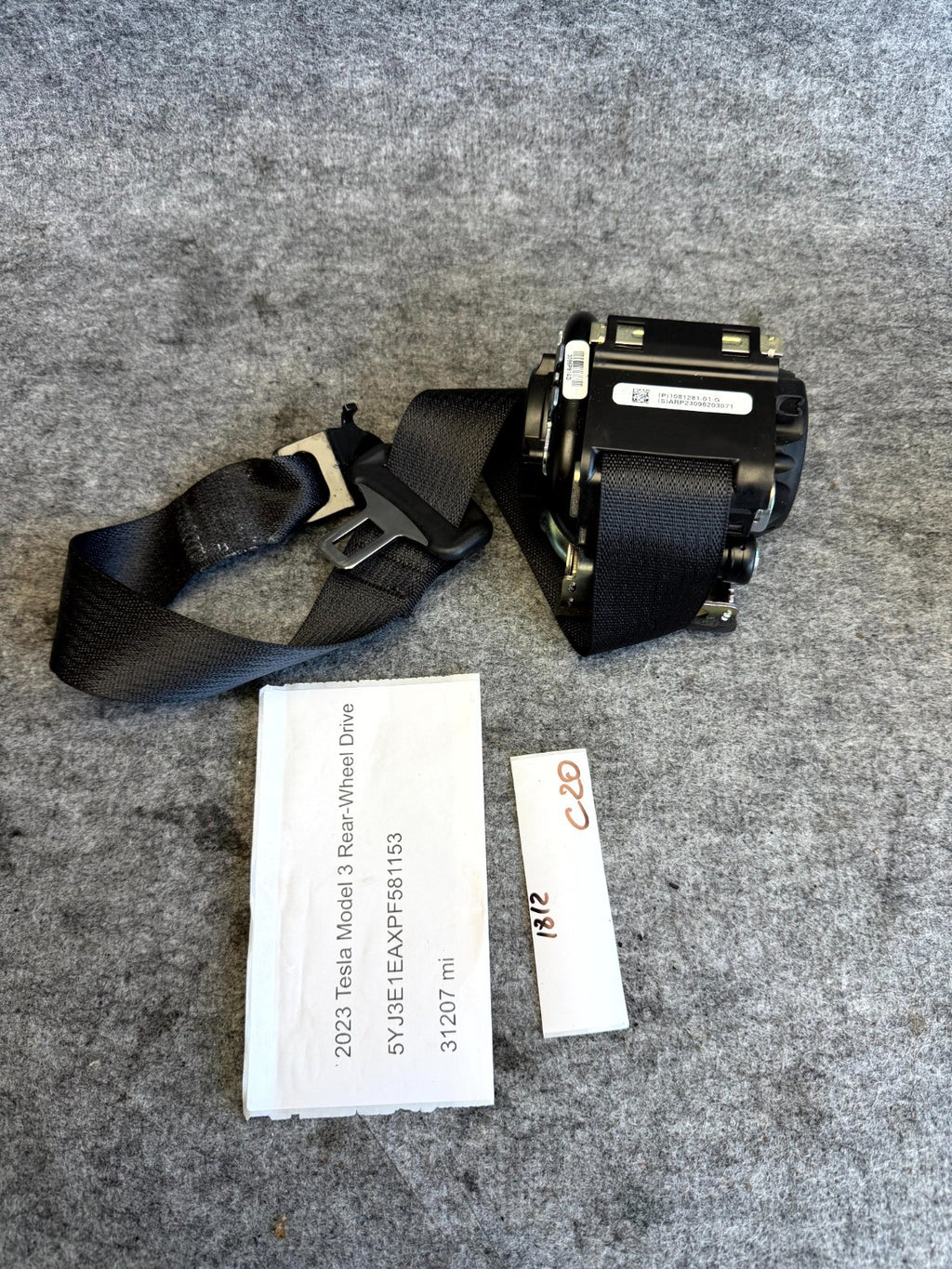 ♦️17-23 TESLA MODEL 3 REAR LEFT OR RIGHT SEAT BELT RETRACTOR OEM, 1081281-01-G