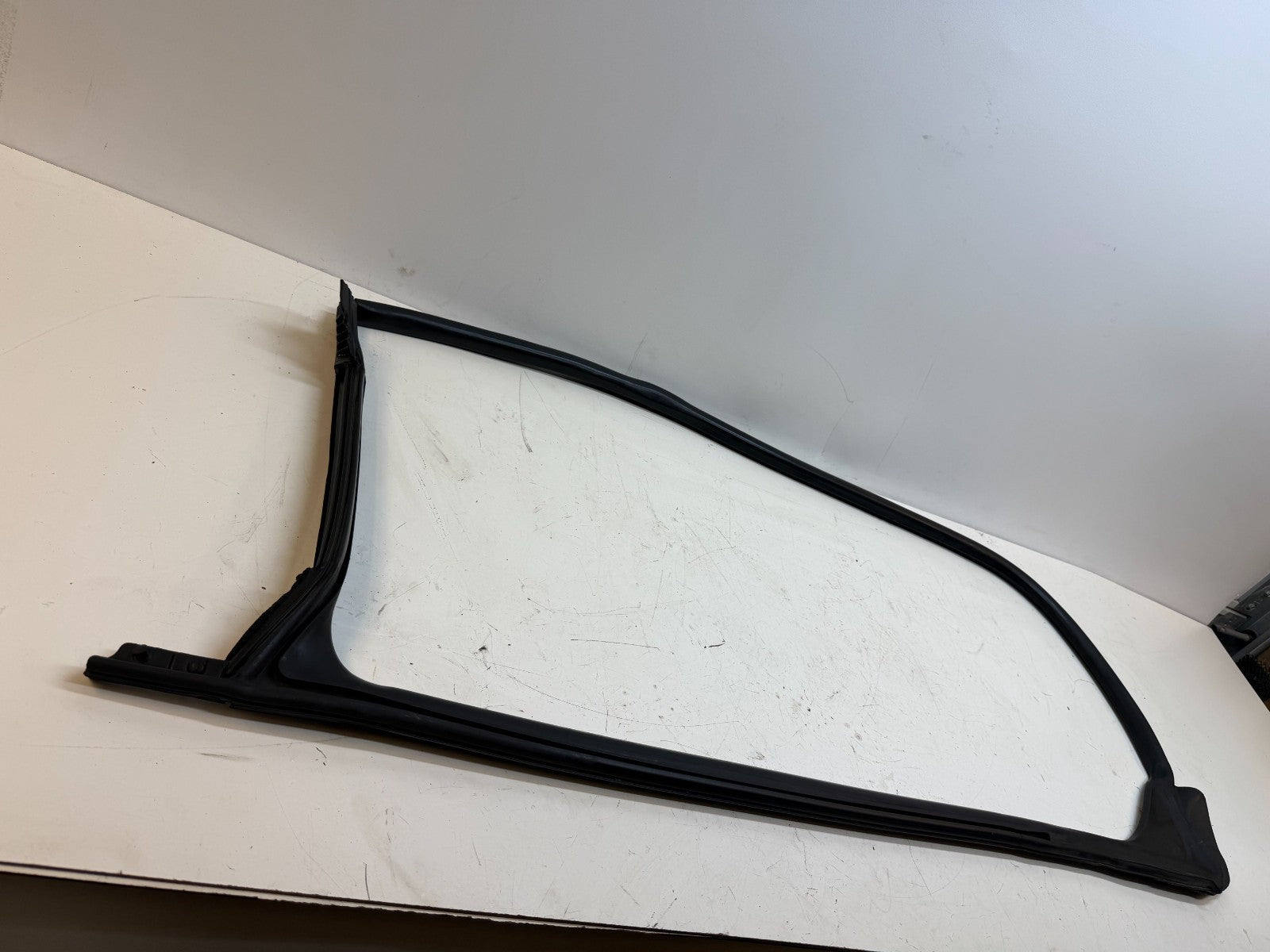 2012-2020 TESLA MODEL S FRONT LEFT DRIVER SIDE DOOR WEATHERSTRIP SEAL