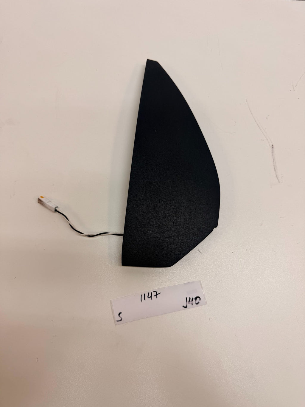 12-20 TESLA MODEL S FRONT RIGHT SIDE DASHBOARD COVER WITH SENSOR 1028362-00-A
