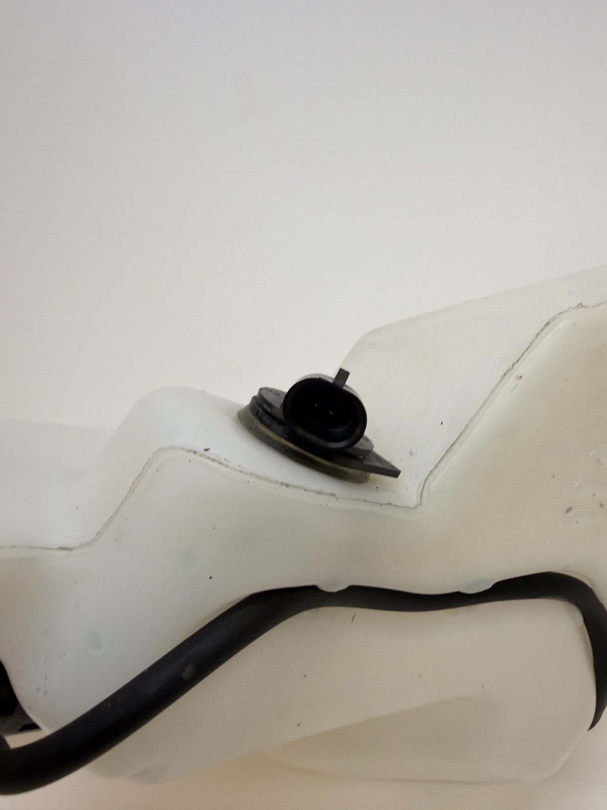 2012-2020 TESLA MODEL S WIPER WASHER RESERVOIR TANK BOTTLE 1005400-00-D
