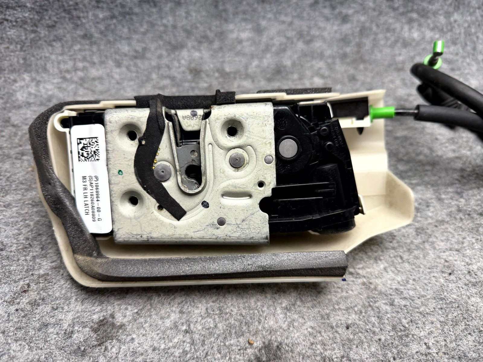♦️17–23 TESLA MODEL 3 FRONT LEFT SIDE DOOR LOCK ACTUATOR OEM, 1068964-00-G