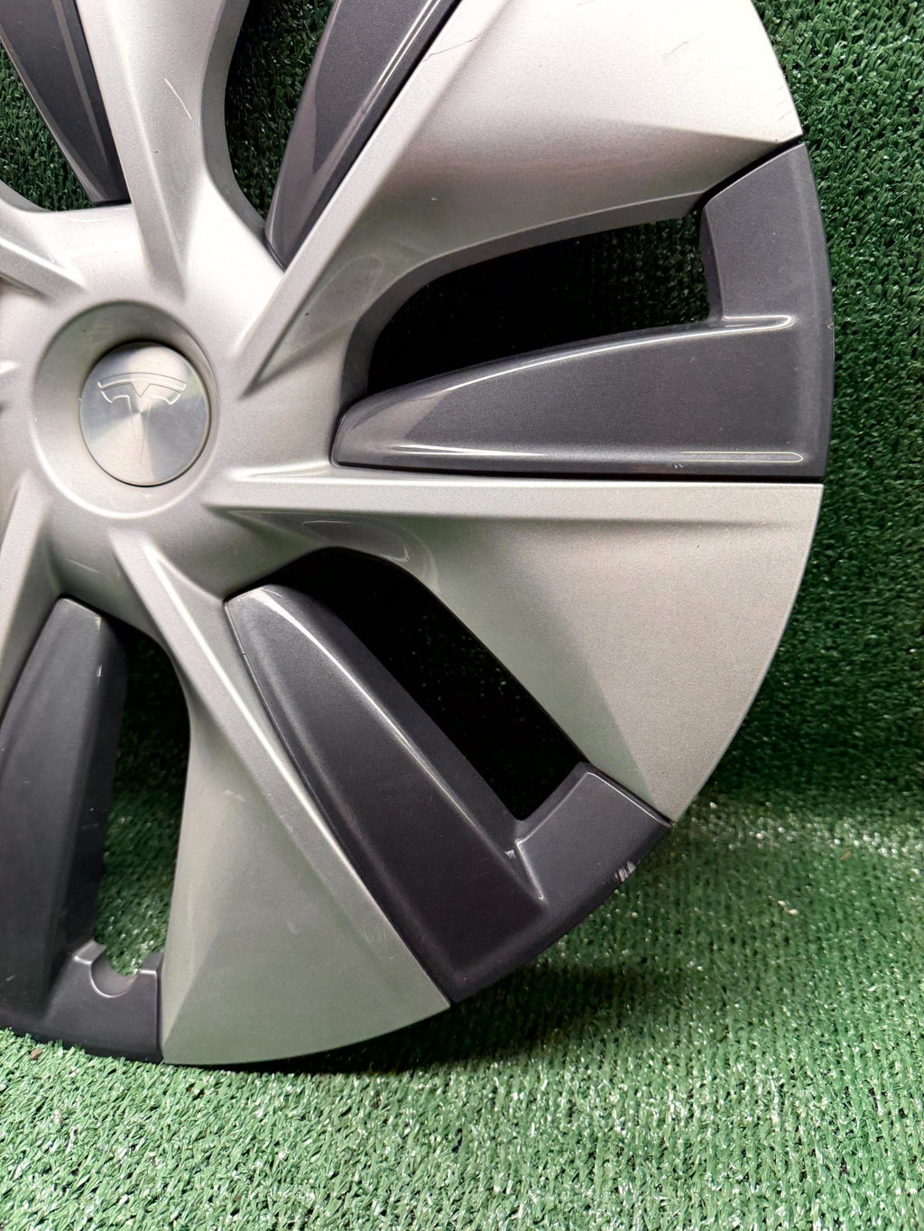 ♦️20-24 TESLA MODEL Y 19" GEMINI WHEEL RIM HUBCAP COVER OEM, 1044235-00-B