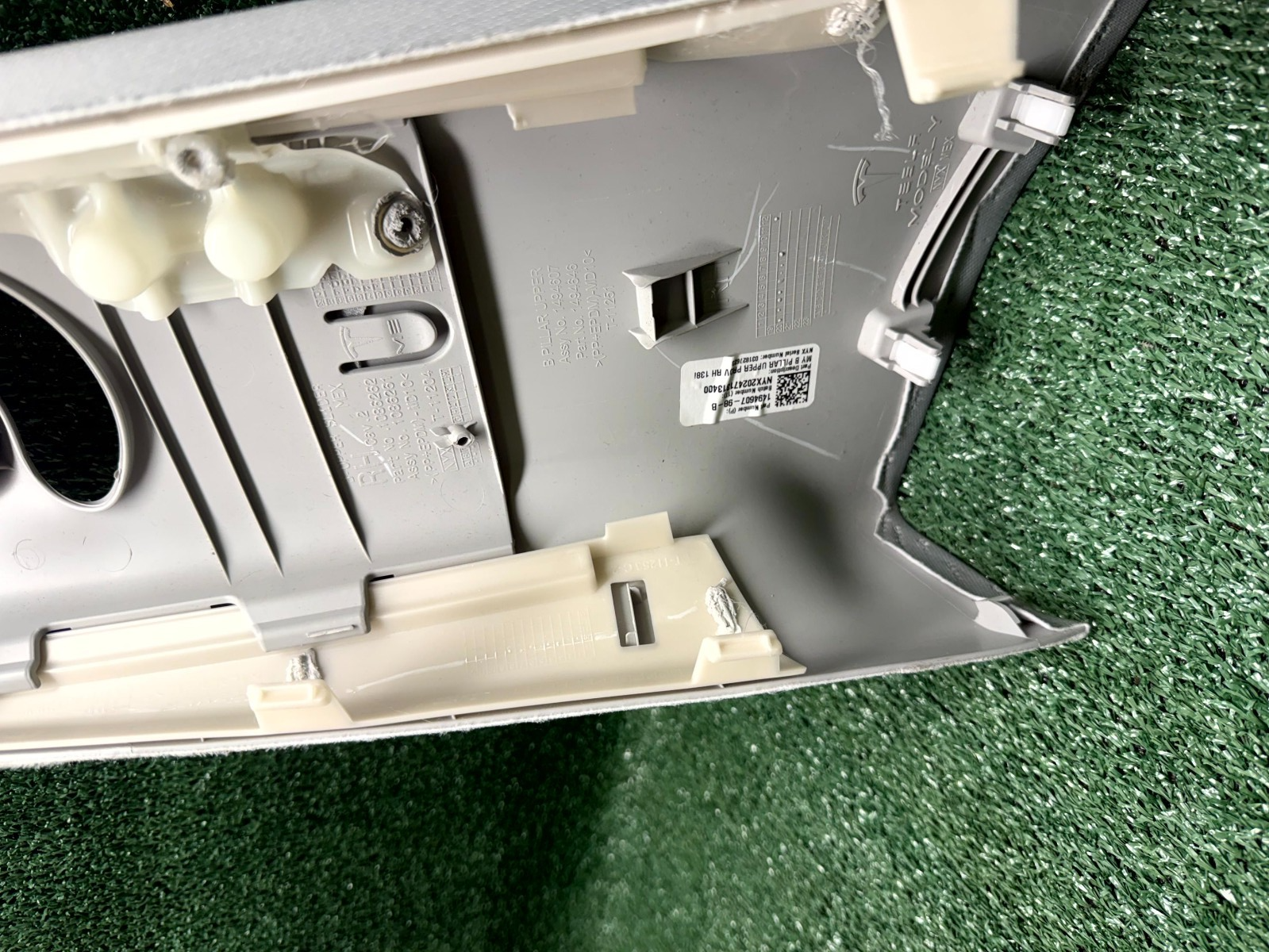 ♦️2020-2023 TESLA MODEL Y RIGHT SIDE UPPER B PILLAR COVER PANEL OEM, 149460798B