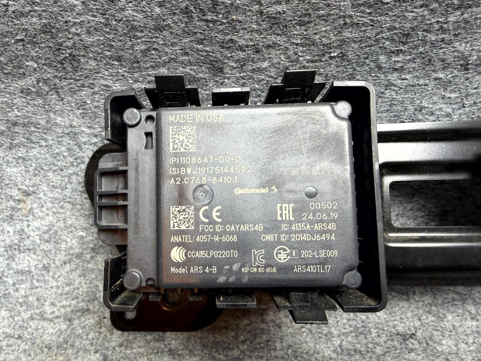 ♦️17-23 TESLA MODEL 3 RADAR DISTANCE MODULE W/ MOUNT BRACKET OEM, 110376000C