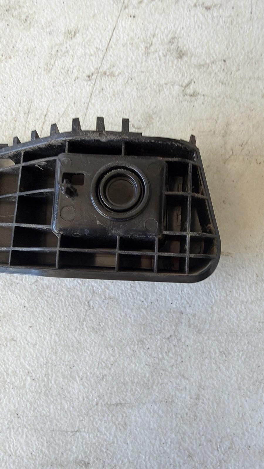 ♦️17–23 TESLA MODEL 3 REAR RIGHT SIDE TAILLIGHT BUMPER BRACKET OEM, 1083993-00-E