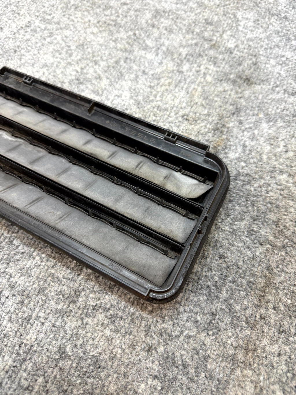 2017–2023 TESLA MODEL 3 AIR EXTRACTOR CABIN VENT GRILLE OEM, 1098751-00-C
