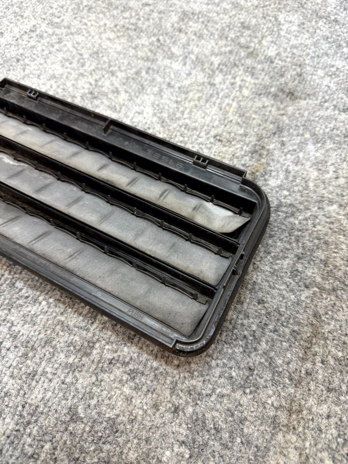 2017–2023 TESLA MODEL 3 AIR EXTRACTOR CABIN VENT GRILLE OEM, 1098751-00-C