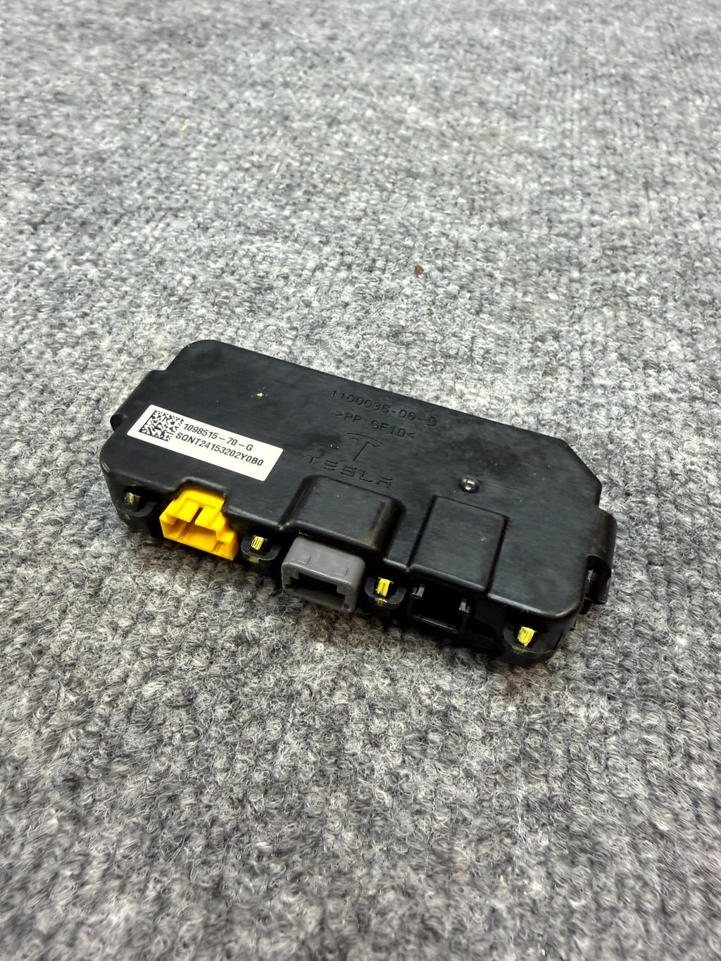 2020-2024 TESLA MODEL Y FRONT RIGHT SEAT COMPUTER CONTROL MODULE OEM, 109851570G