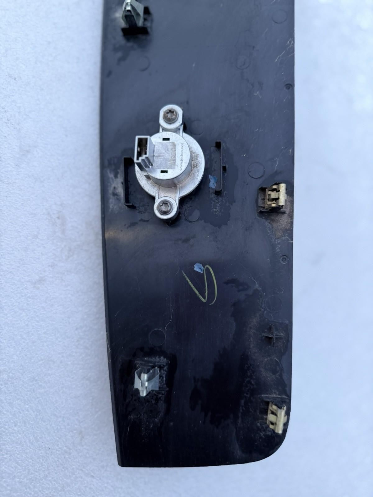 ♦️16-20 TESLA MODEL X REAR LIFTGATE LOWER COVER W/CONTROL SWITCH OEM, 103789700E