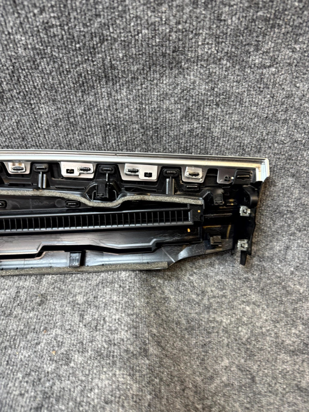2020 - 2024 TESLA MODEL Y LEFT INSTRUMENT PANEL DECOR ASSEMBLY OEM, 1877662-00-A
