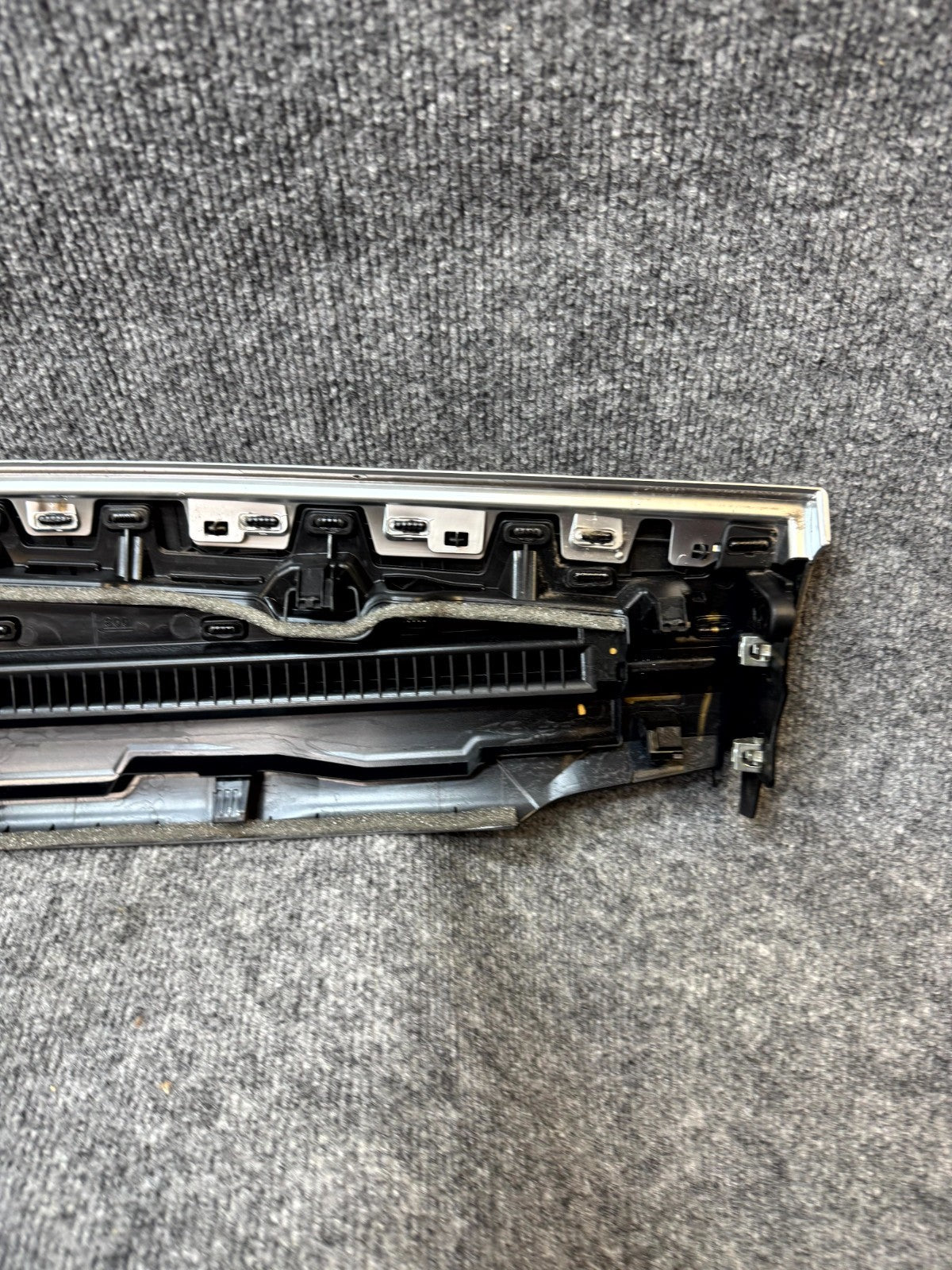2020 - 2024 TESLA MODEL Y LEFT INSTRUMENT PANEL DECOR ASSEMBLY OEM, 1877662-00-A