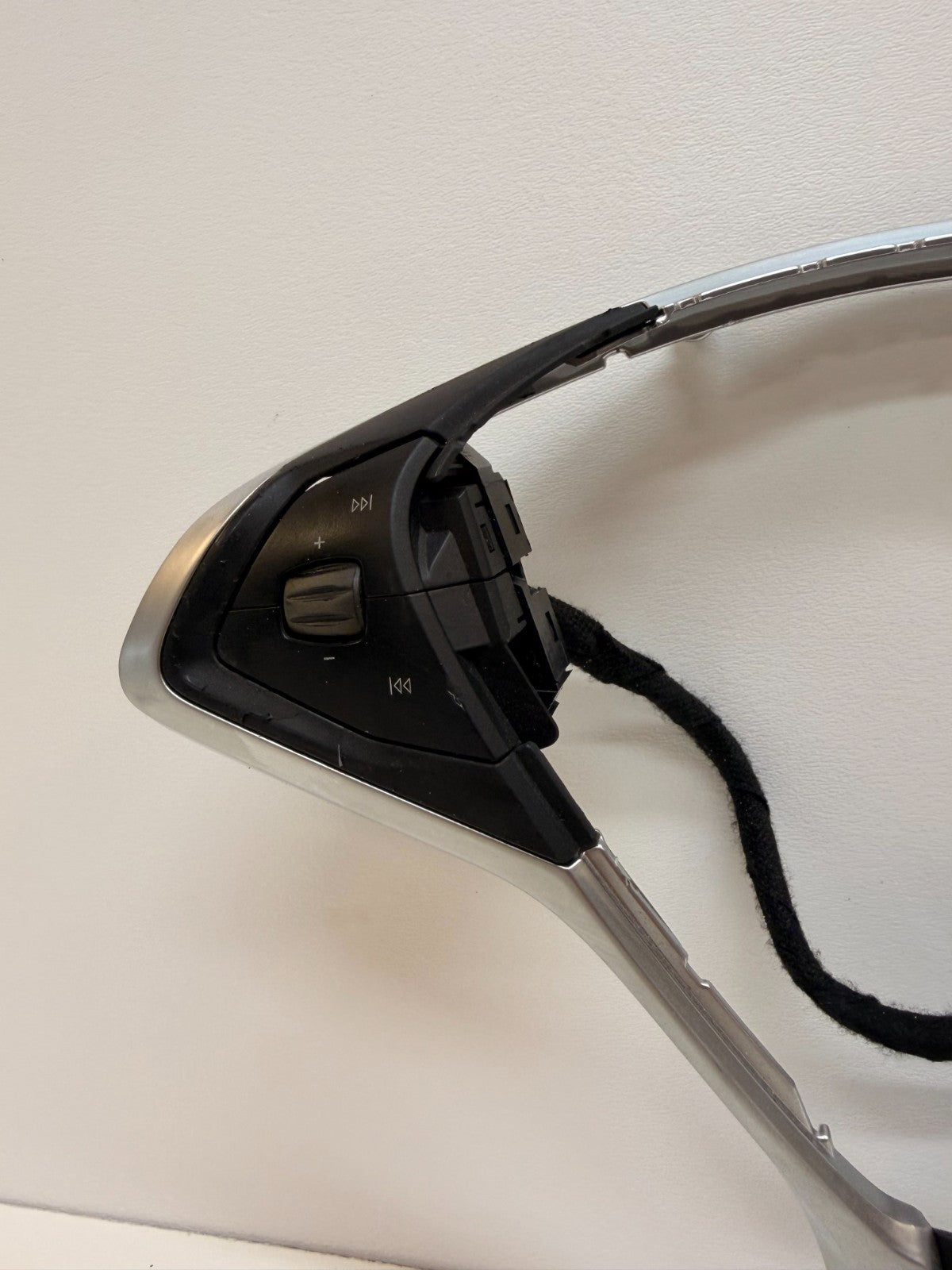 12-20 Tesla S Steering Wheel Trim Bezel Cover & Control Switch 1013242-00-E