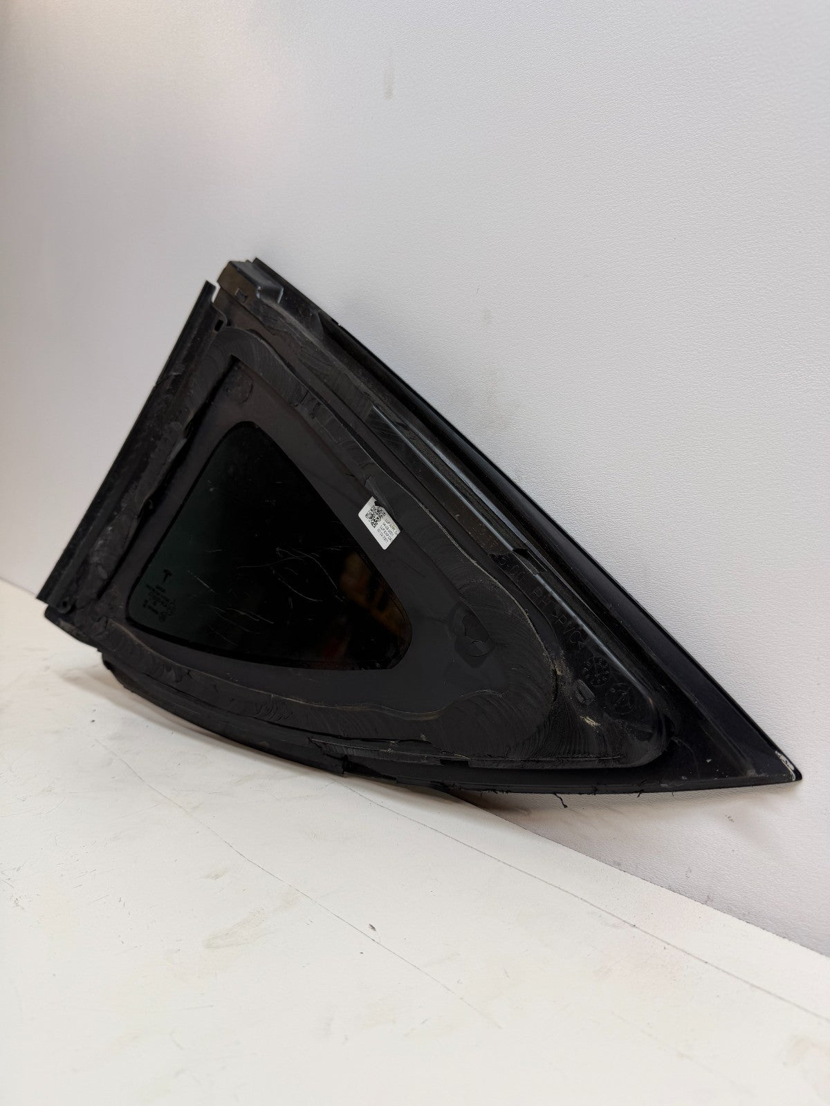 2020-24 TESLA MODEL Y REAR RIGHT PASSENGER SIDE QUARTER WINDOW GLASS 1495745-00
