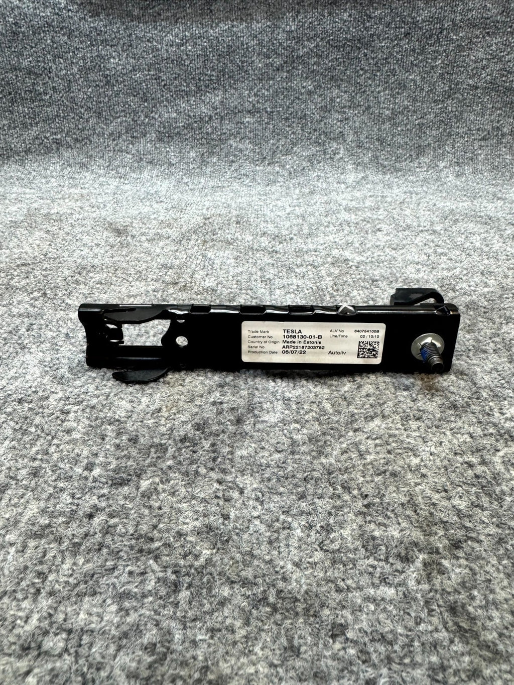 17-23 TESLA MODEL 3 FRONT LEFT/RIGHT SEAT BELT HEIGHT ADJUSTER OEM, 1068130-01-B
