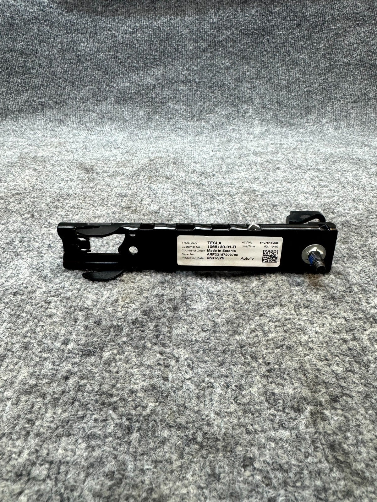 17-23 TESLA MODEL 3 FRONT LEFT/RIGHT SEAT BELT HEIGHT ADJUSTER OEM, 1068130-01-B