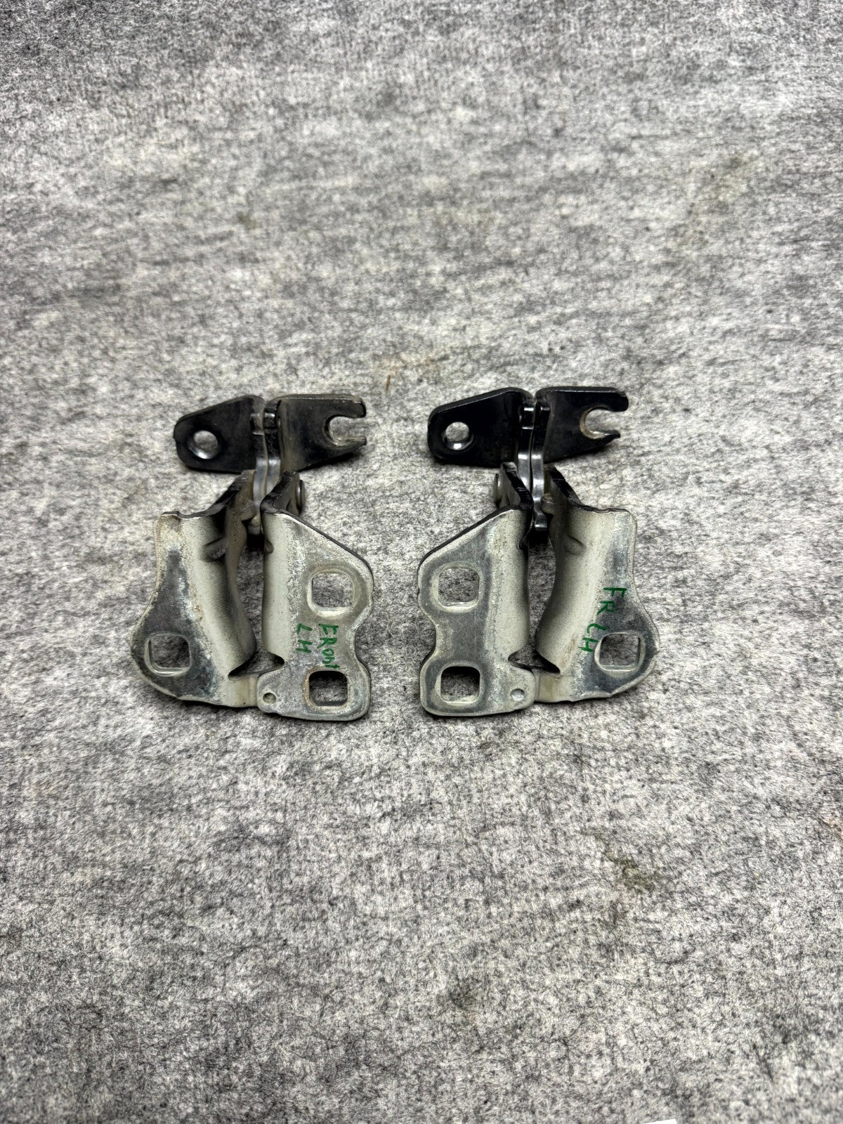 ♦️2017 – 2023 TESLA MODEL 3 FRONT LEFT DRIVER SIDE DOOR HINGE SET OEM, A046571
